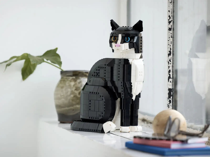 LEGO 21349 Ideas Tuxedo Cat