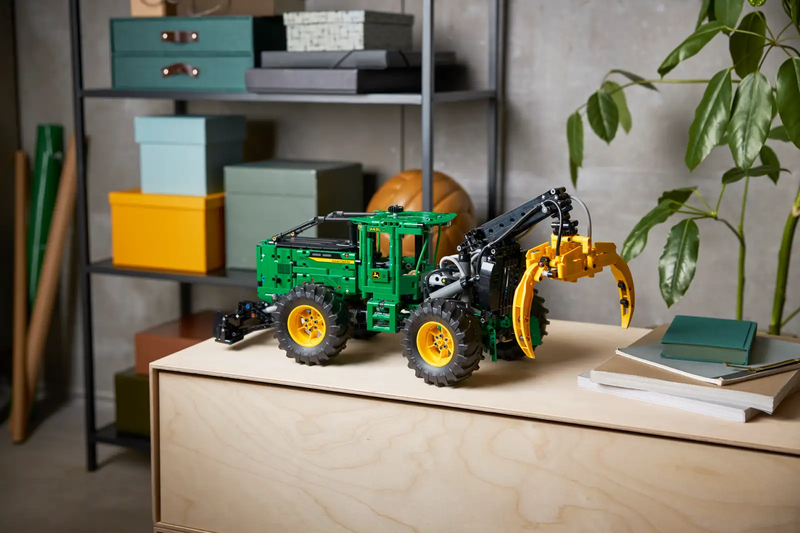 LEGO® 42157 Technic™ John Deere 948L-II Skidder