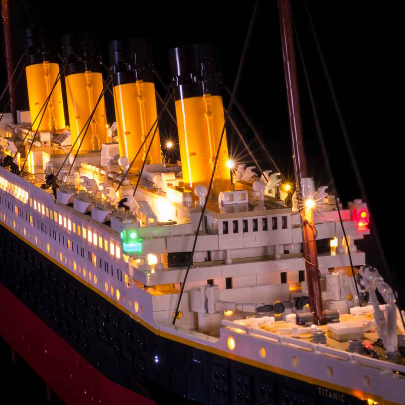 Light My Bricks LEGO Titanic